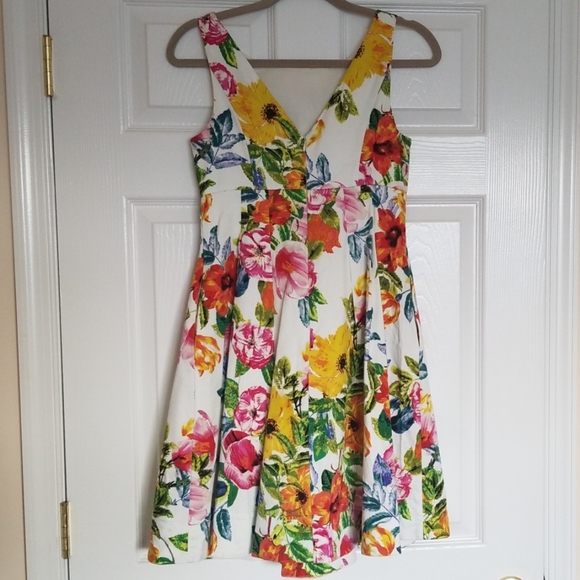 Dress - Picture 4 of 5